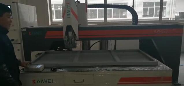 浙江杭州客戶空壓機(jī)蓋板密封點(diǎn)膠發(fā)泡機(jī)發(fā)貨